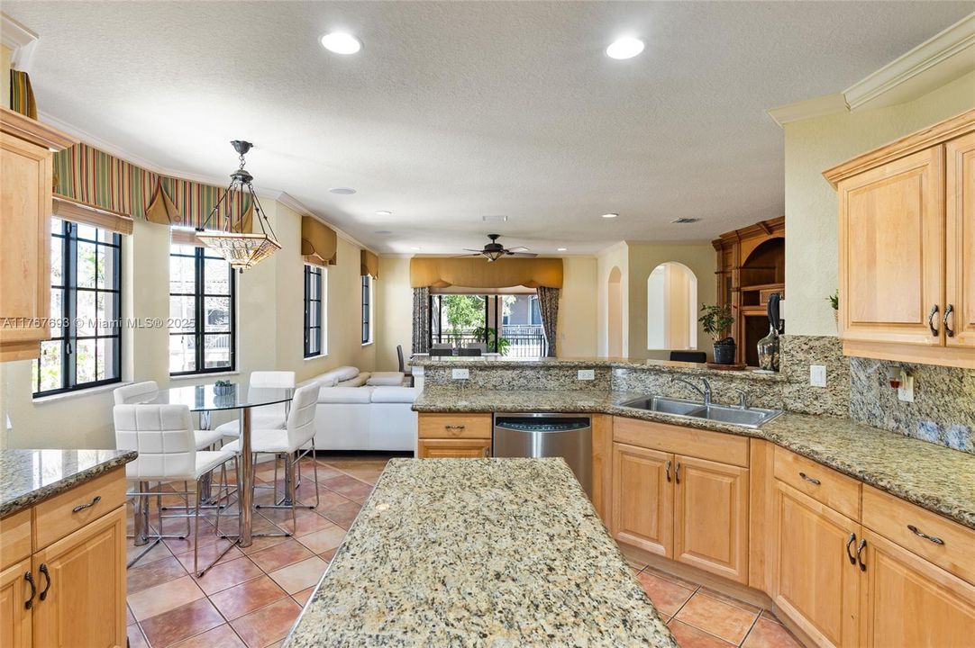 Vendido Recientemente: $610,000 (3 camas, 3 baños, 2290 Pies cuadrados)