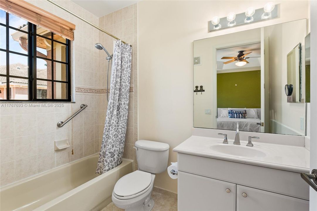 Vendido Recientemente: $610,000 (3 camas, 3 baños, 2290 Pies cuadrados)