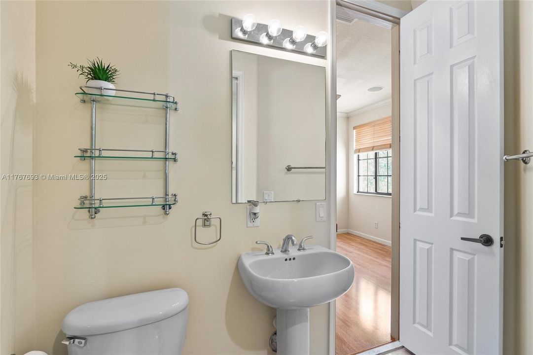 Vendido Recientemente: $610,000 (3 camas, 3 baños, 2290 Pies cuadrados)