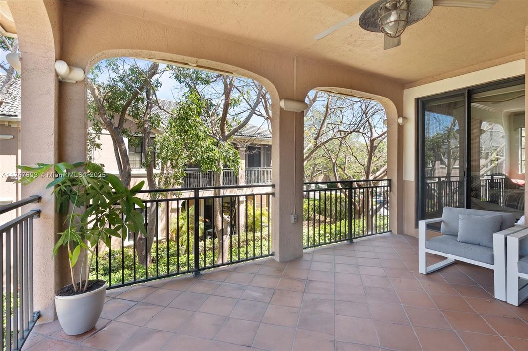 Vendido Recientemente: $610,000 (3 camas, 3 baños, 2290 Pies cuadrados)