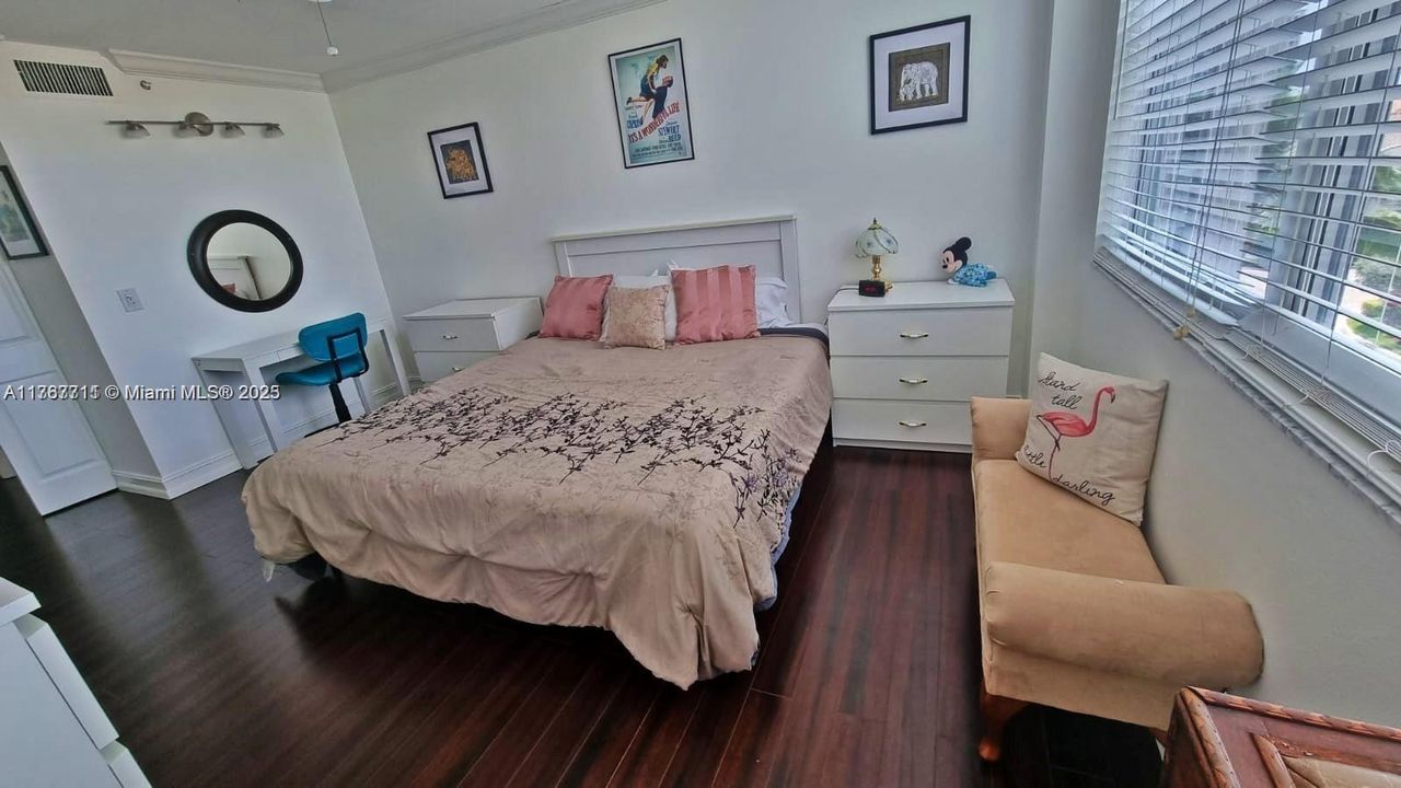 В аренду: $3,950 (2 спален, 2 ванн, 1230 Квадратных фут)