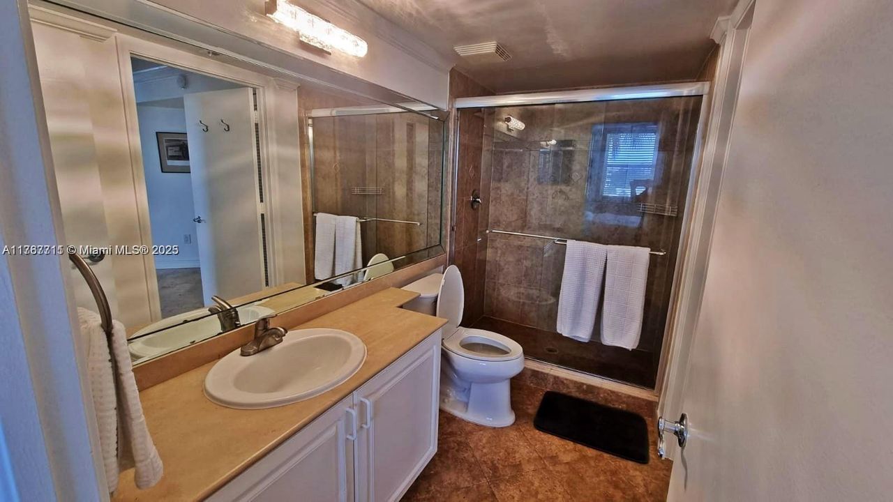 В аренду: $3,950 (2 спален, 2 ванн, 1230 Квадратных фут)