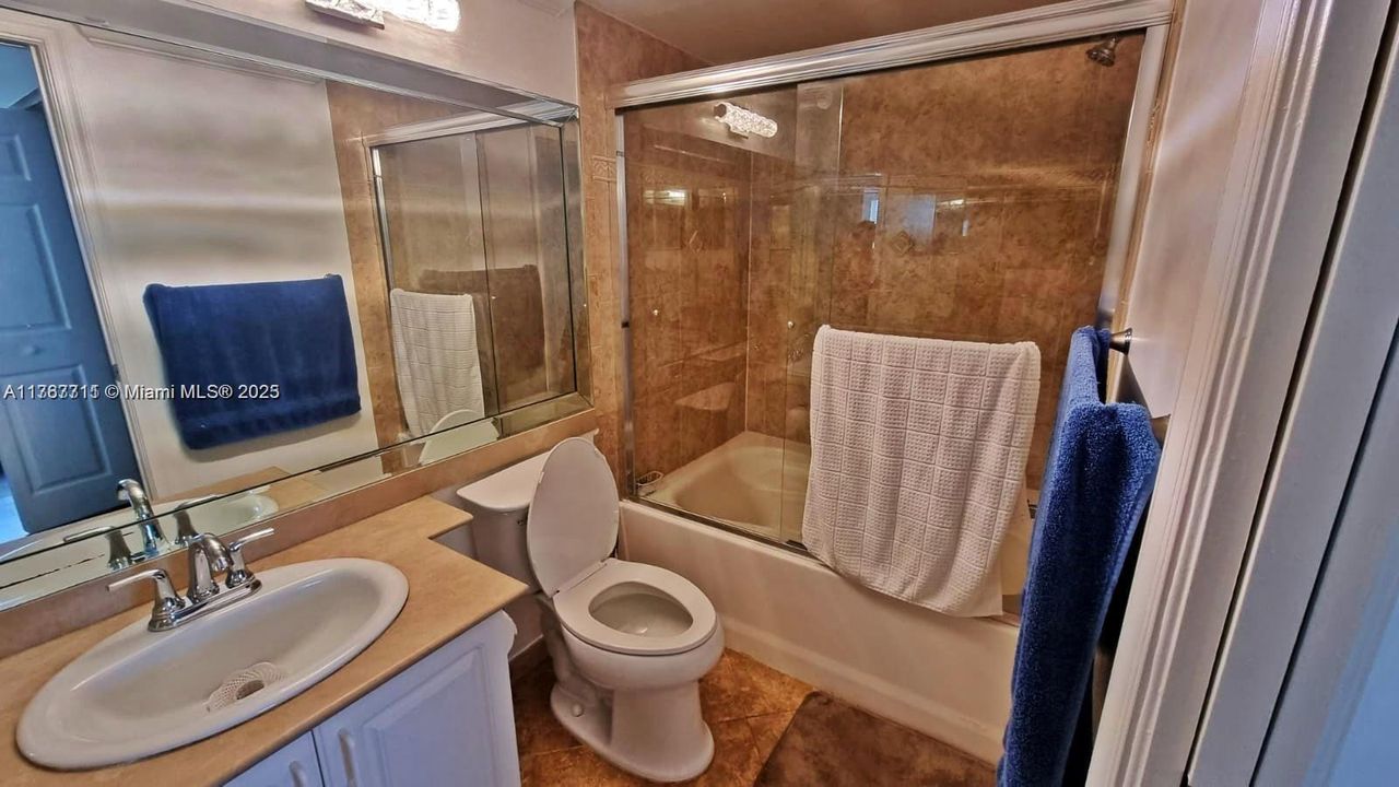 В аренду: $3,950 (2 спален, 2 ванн, 1230 Квадратных фут)