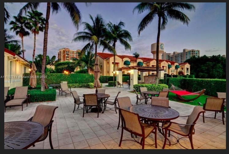 В аренду: $3,950 (2 спален, 2 ванн, 1230 Квадратных фут)