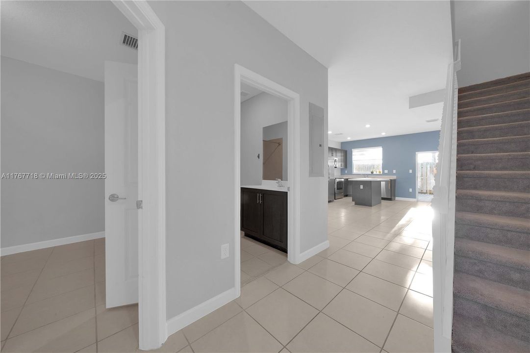 最近租的: $2,400 (3 贝兹, 3 浴室, 1328 平方英尺)