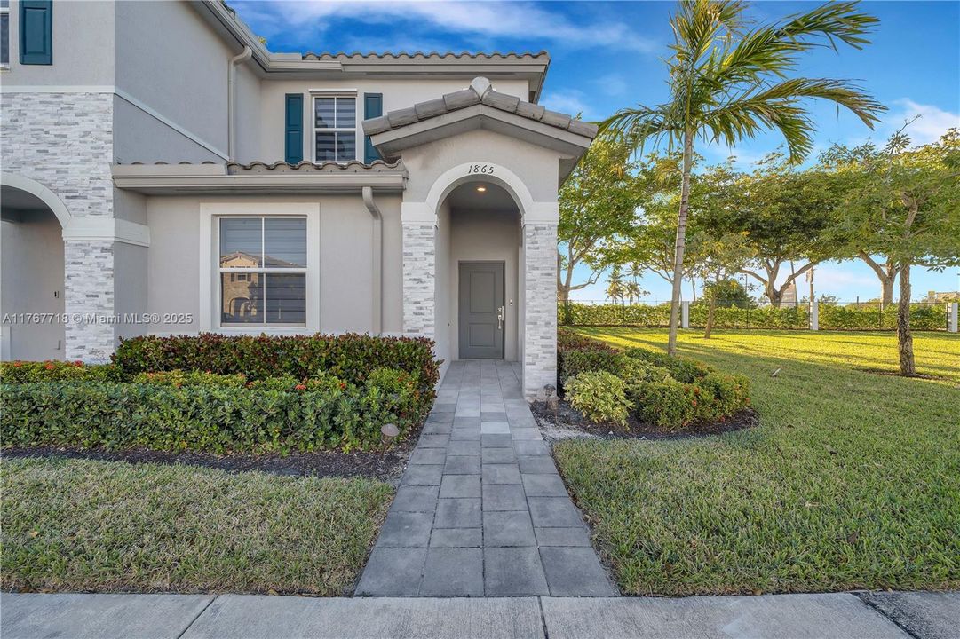 最近租的: $2,400 (3 贝兹, 3 浴室, 1328 平方英尺)