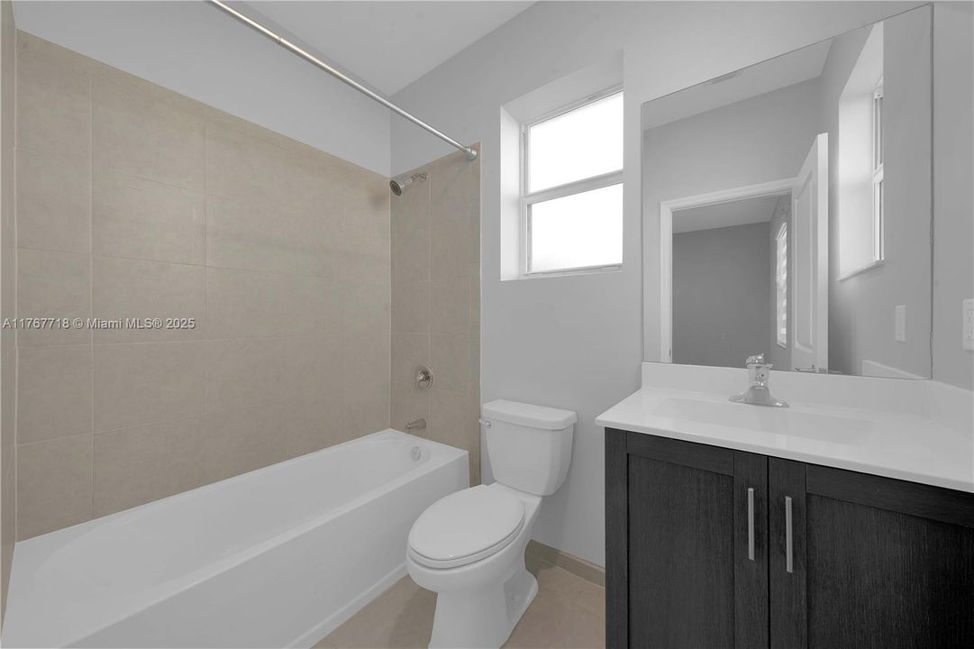 最近租的: $2,400 (3 贝兹, 3 浴室, 1328 平方英尺)