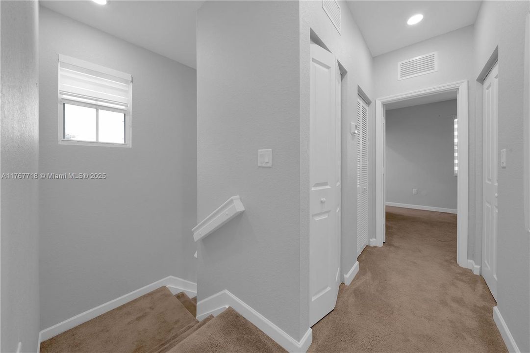 最近租的: $2,400 (3 贝兹, 3 浴室, 1328 平方英尺)