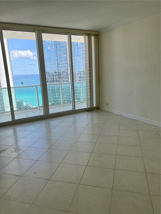 Recently Rented: $2,900 (1 beds, 1 baths, 991 Square Feet)