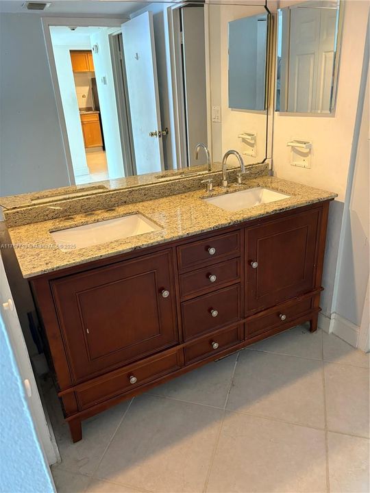 Recently Rented: $2,900 (1 beds, 1 baths, 991 Square Feet)