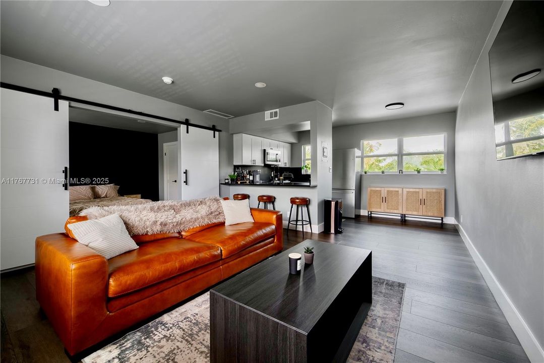 For Sale: $208,000 (1 beds, 1 baths, 580 Square Feet)