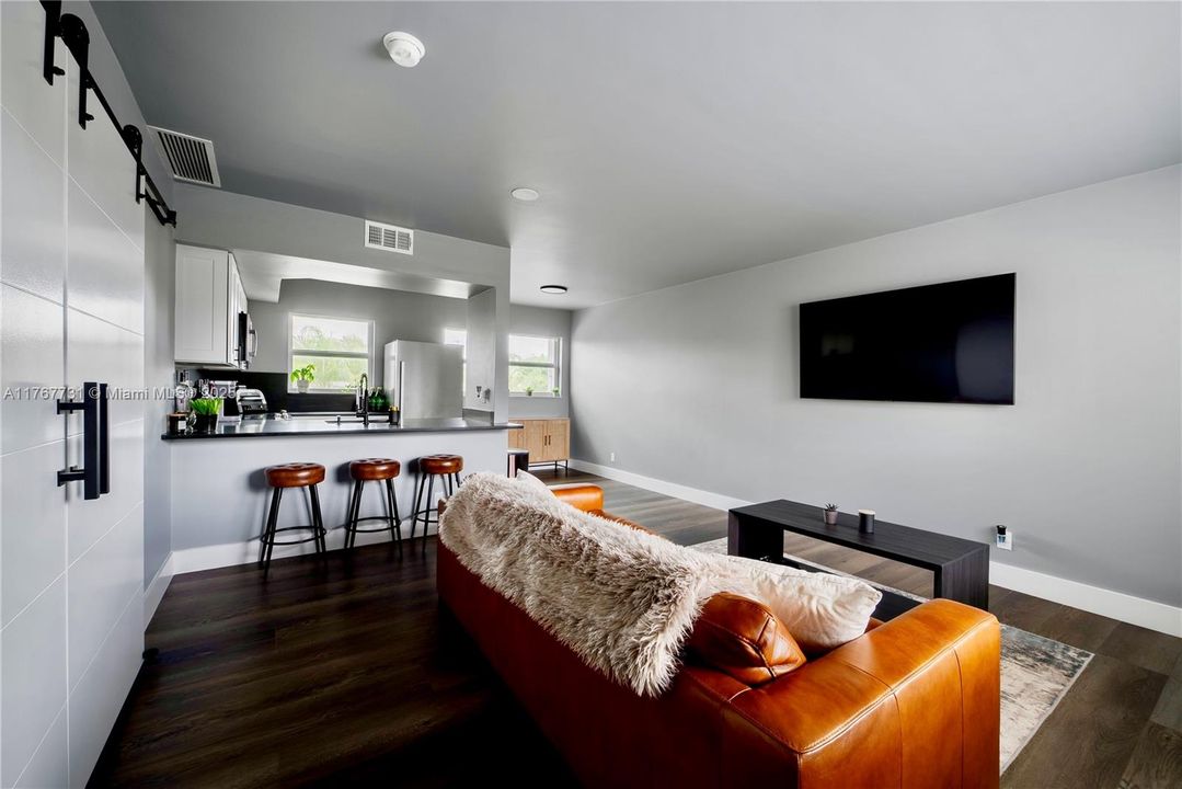 For Sale: $208,000 (1 beds, 1 baths, 580 Square Feet)