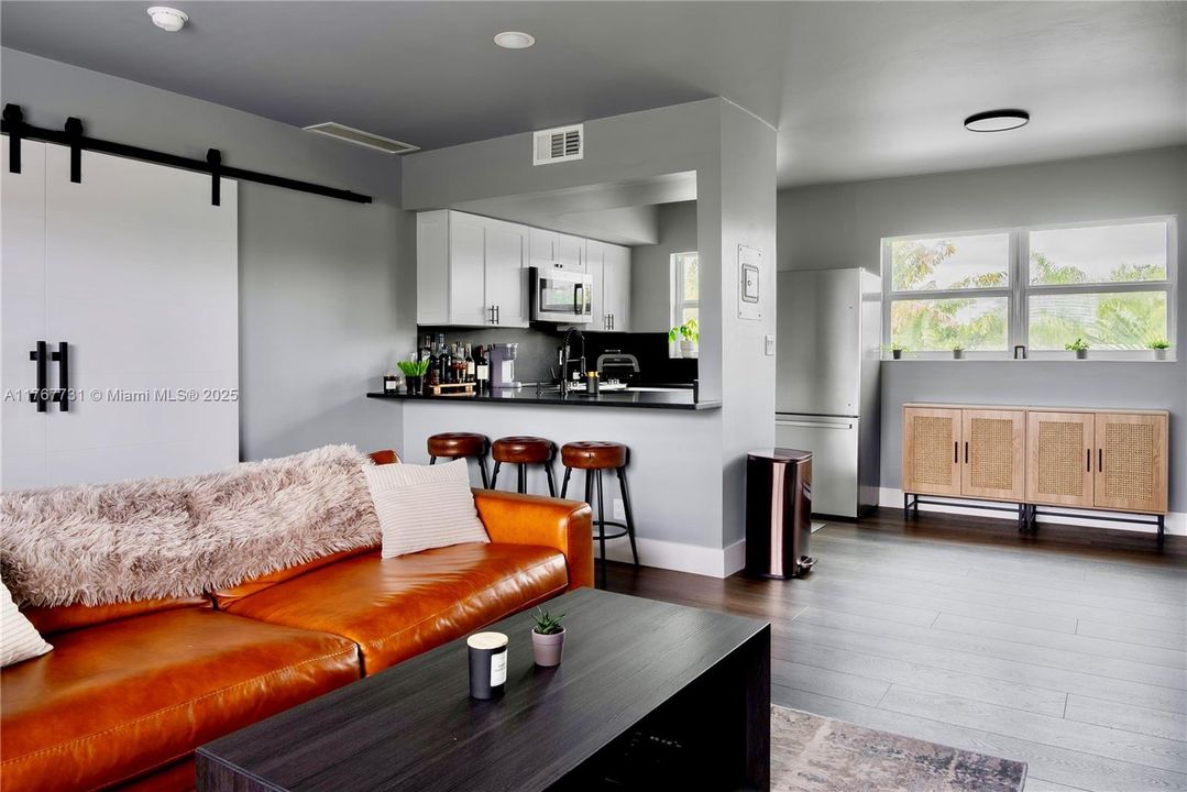 For Sale: $208,000 (1 beds, 1 baths, 580 Square Feet)