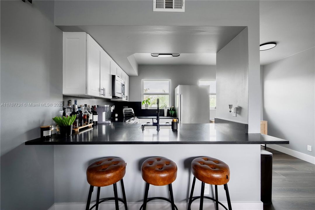 For Sale: $208,000 (1 beds, 1 baths, 580 Square Feet)