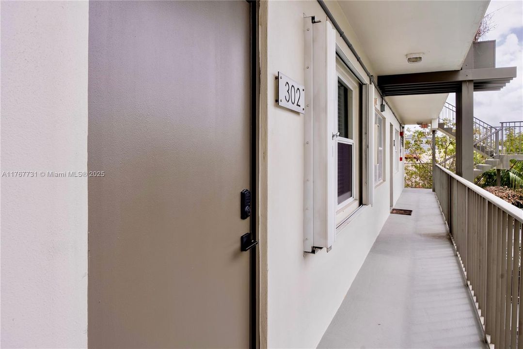 For Sale: $208,000 (1 beds, 1 baths, 580 Square Feet)