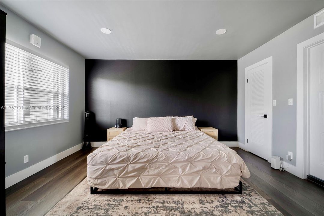 For Sale: $208,000 (1 beds, 1 baths, 580 Square Feet)