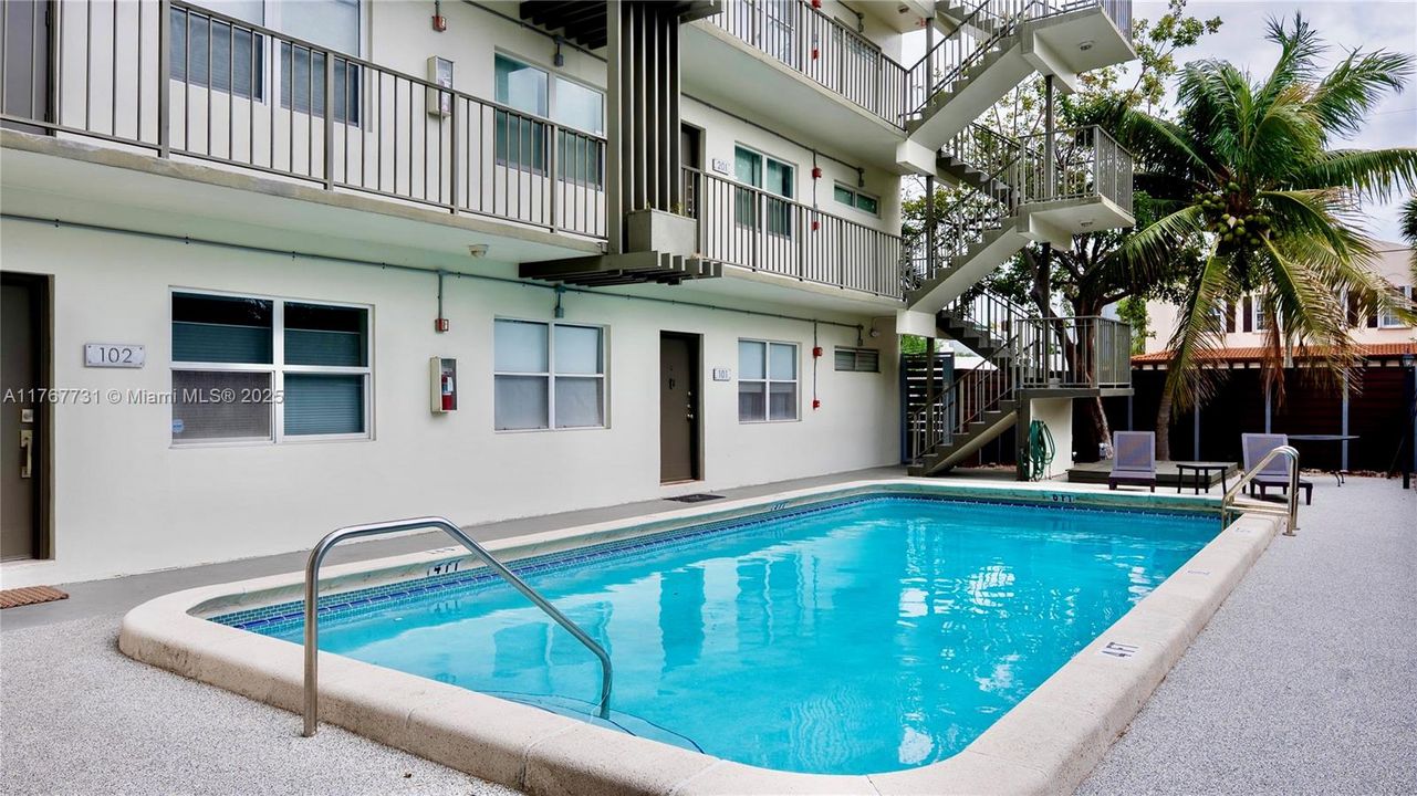 For Sale: $208,000 (1 beds, 1 baths, 580 Square Feet)