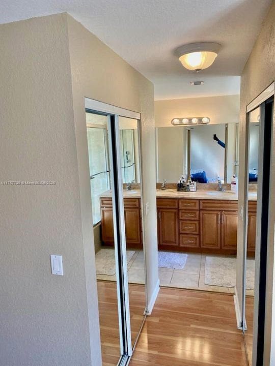 最近租的: $3,499 (3 贝兹, 3 浴室, 1694 平方英尺)