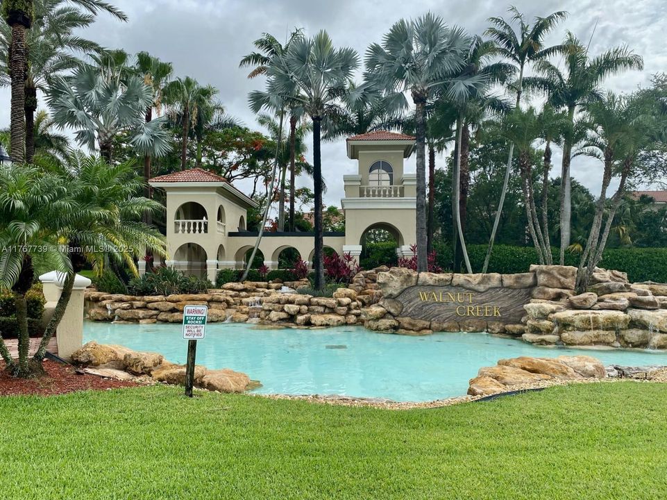 最近租的: $3,499 (3 贝兹, 3 浴室, 1694 平方英尺)