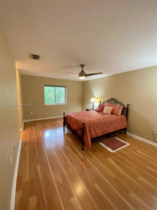 最近租的: $3,499 (3 贝兹, 3 浴室, 1694 平方英尺)