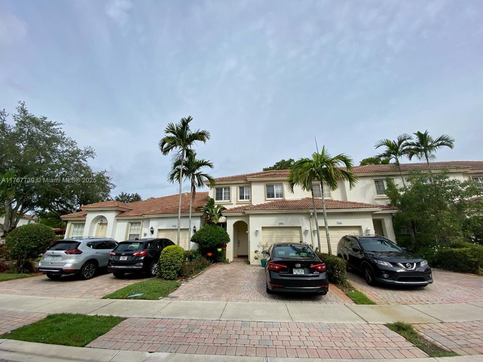 最近租的: $3,499 (3 贝兹, 3 浴室, 1694 平方英尺)