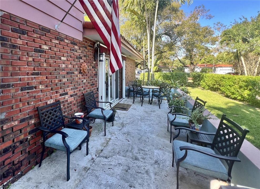 Недавно продано: $995,000 (3 спален, 2 ванн, 1672 Квадратных фут)