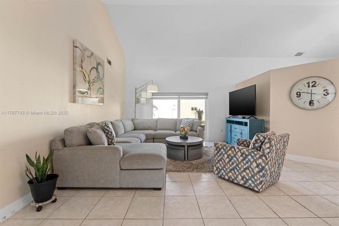 Recently Sold: $625,000 (4 beds, 2 baths, 2226 Square Feet)