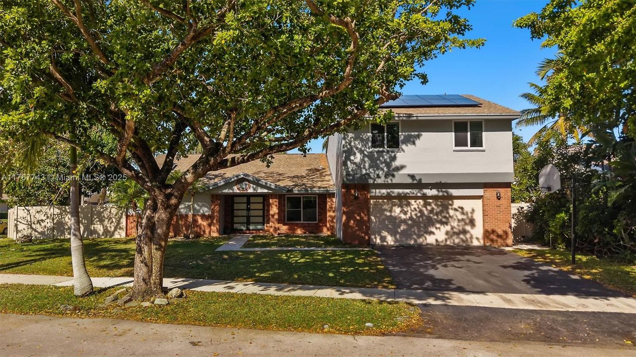 Recently Sold: $625,000 (4 beds, 2 baths, 2226 Square Feet)