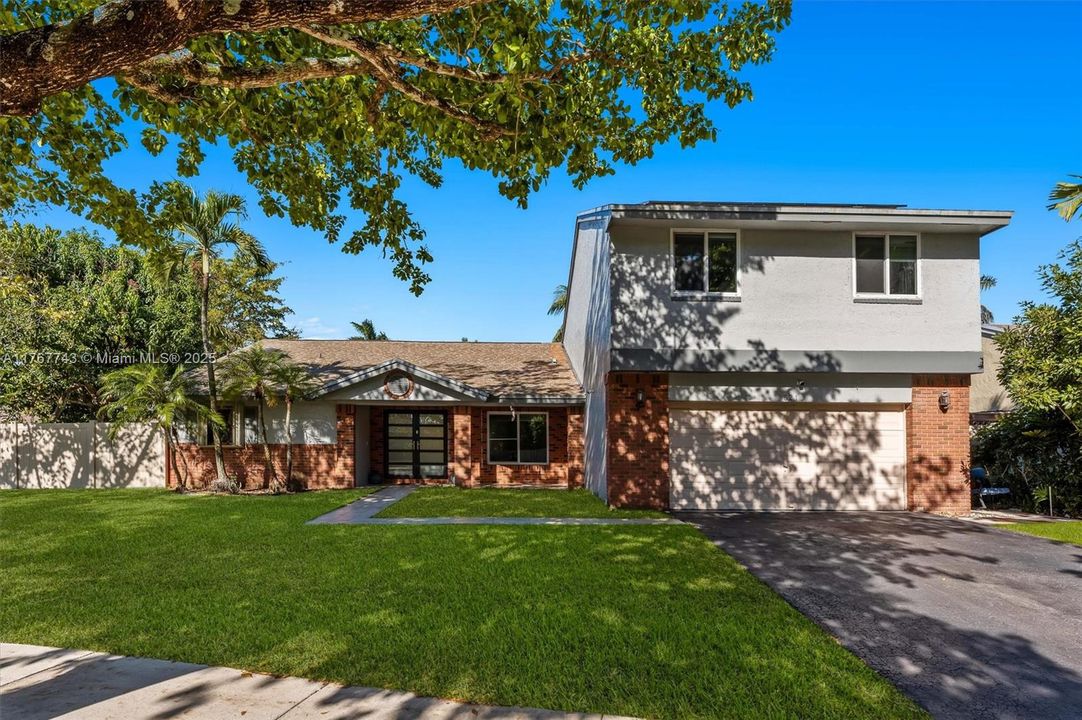 Recently Sold: $625,000 (4 beds, 2 baths, 2226 Square Feet)