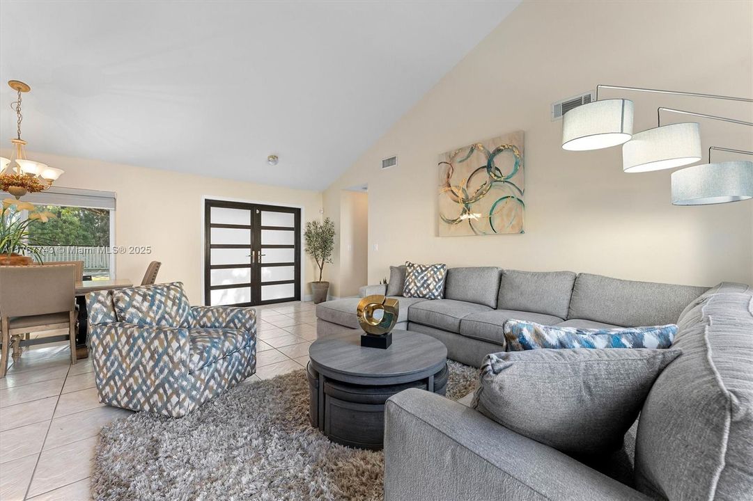 Recently Sold: $625,000 (4 beds, 2 baths, 2226 Square Feet)