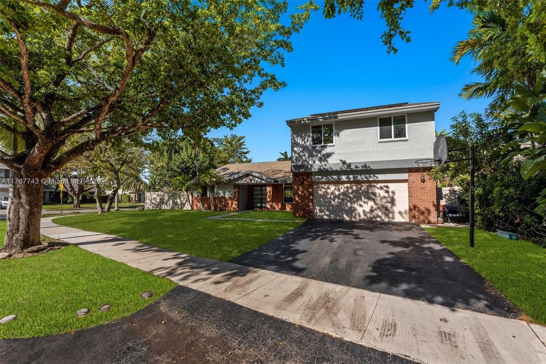 Recently Sold: $625,000 (4 beds, 2 baths, 2226 Square Feet)