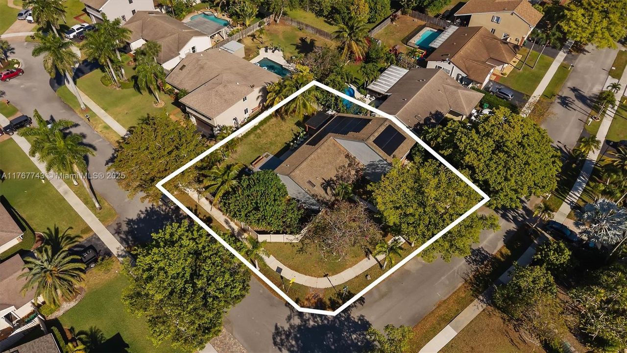 Recently Sold: $625,000 (4 beds, 2 baths, 2226 Square Feet)