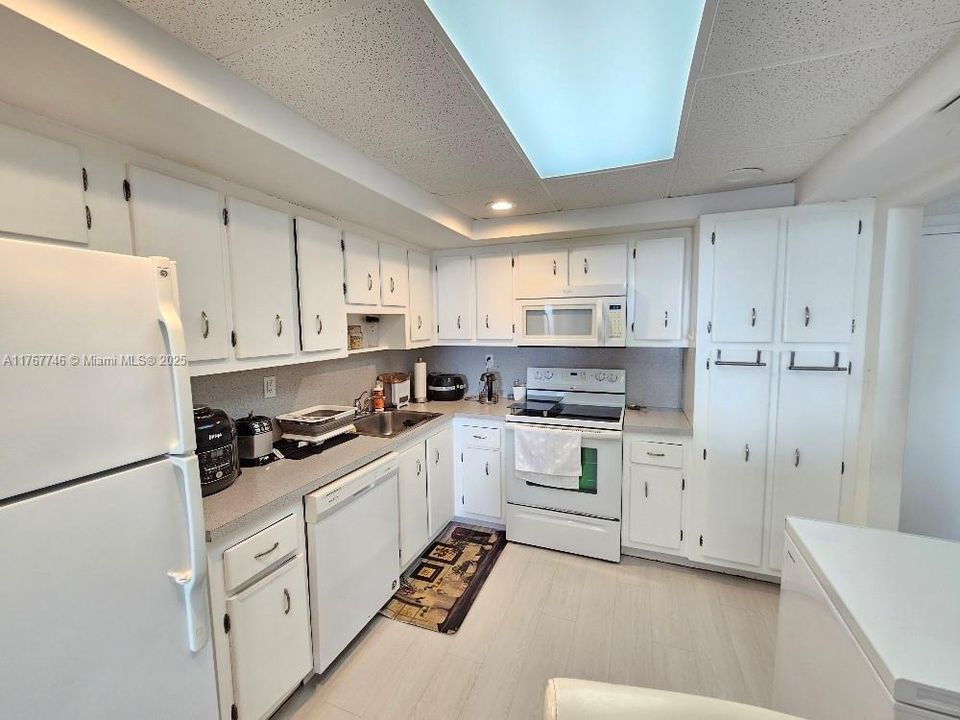 待售: $193,500 (1 贝兹, 1 浴室, 1005 平方英尺)