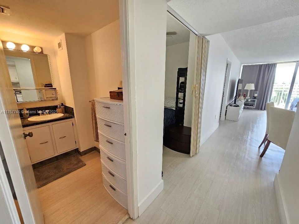 待售: $193,500 (1 贝兹, 1 浴室, 1005 平方英尺)