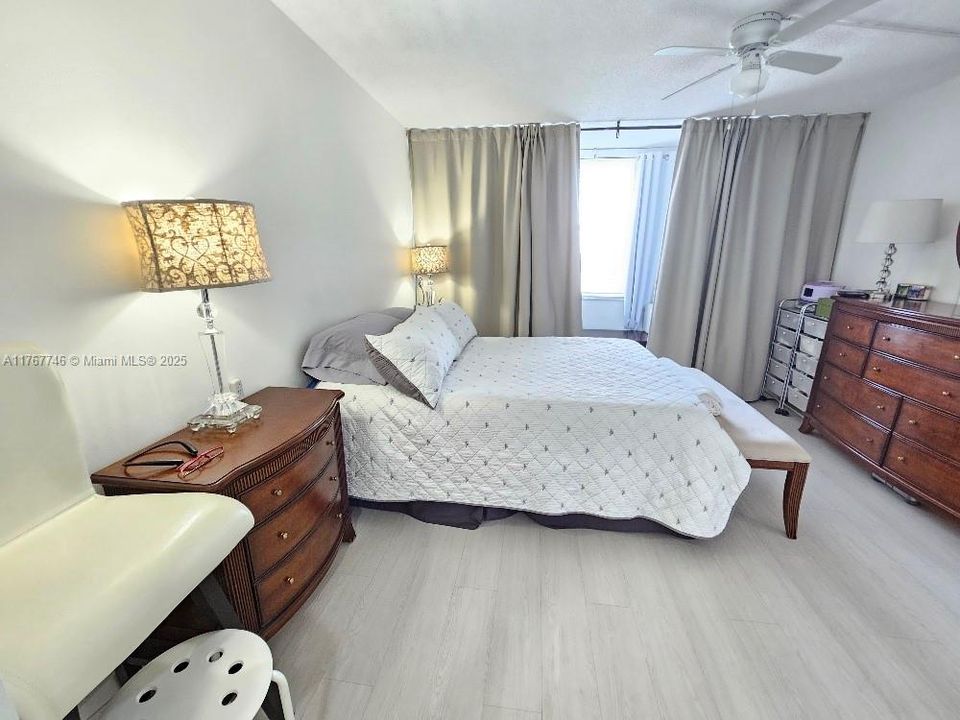 待售: $193,500 (1 贝兹, 1 浴室, 1005 平方英尺)