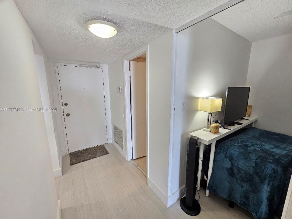 待售: $193,500 (1 贝兹, 1 浴室, 1005 平方英尺)