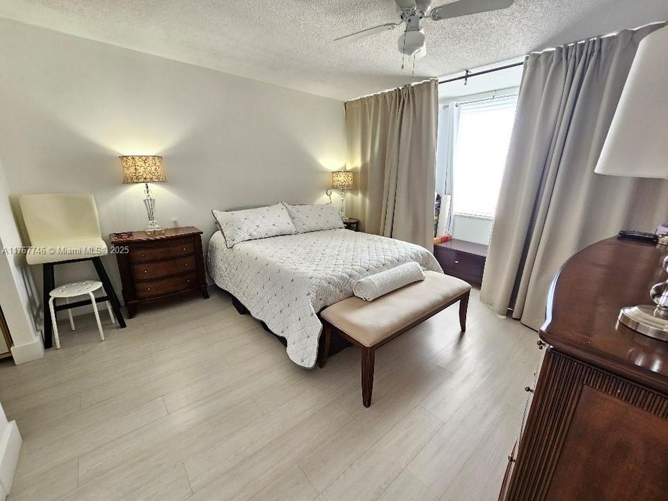 待售: $193,500 (1 贝兹, 1 浴室, 1005 平方英尺)