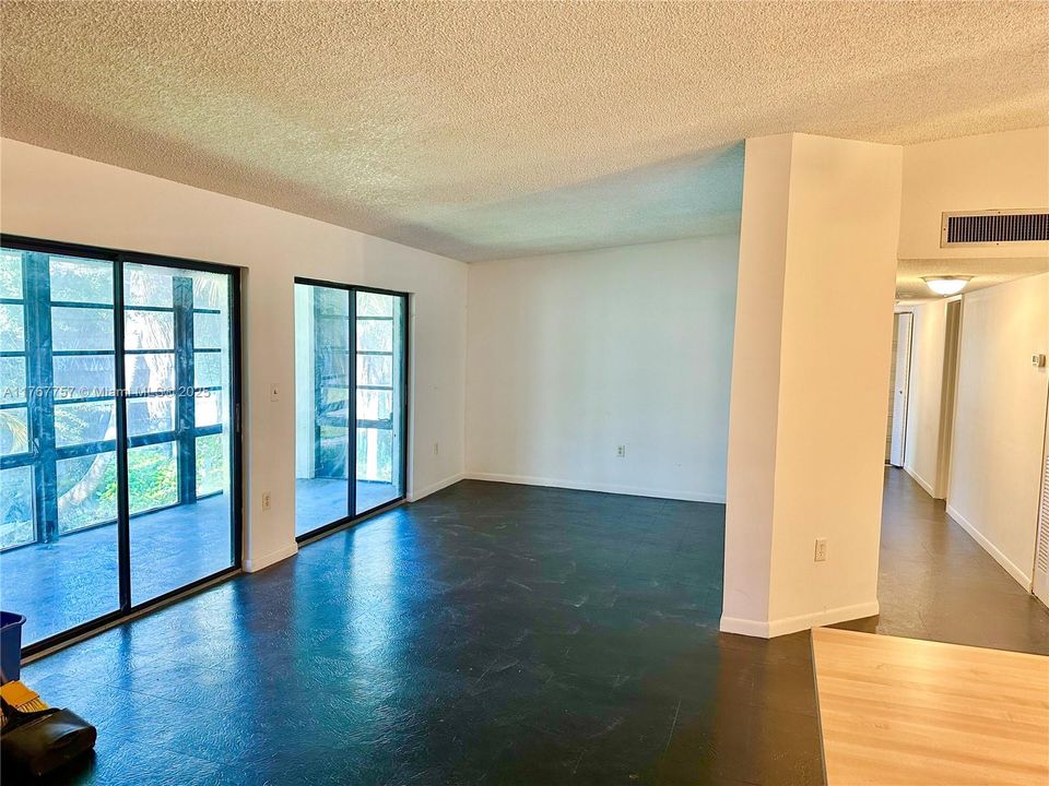 Recently Sold: $214,900 (3 beds, 2 baths, 1070 Square Feet)