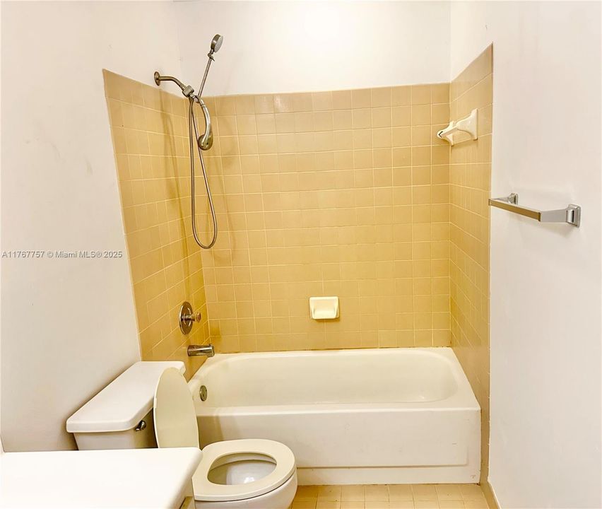 Recently Sold: $214,900 (3 beds, 2 baths, 1070 Square Feet)