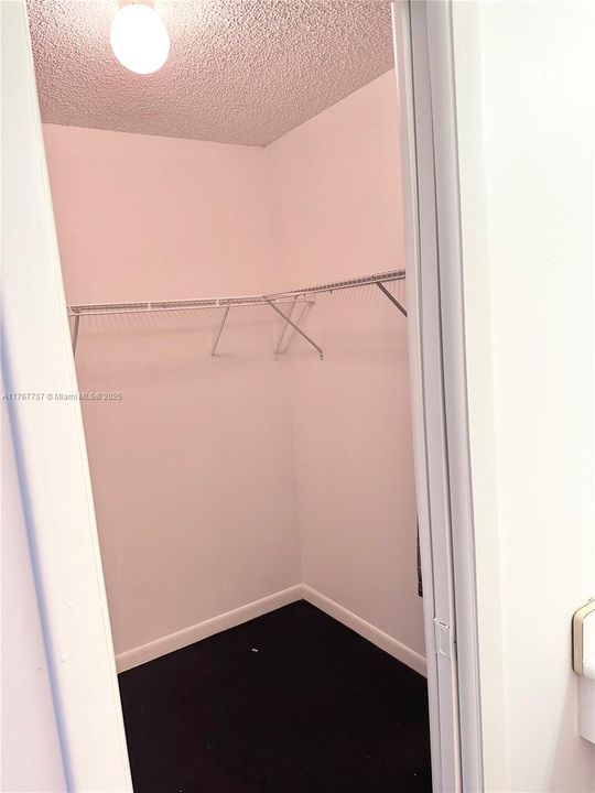 Recently Sold: $214,900 (3 beds, 2 baths, 1070 Square Feet)