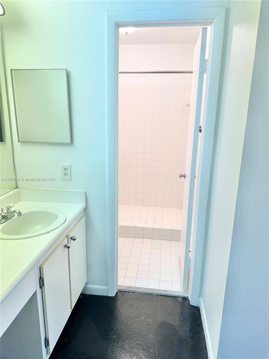 Recently Sold: $214,900 (3 beds, 2 baths, 1070 Square Feet)