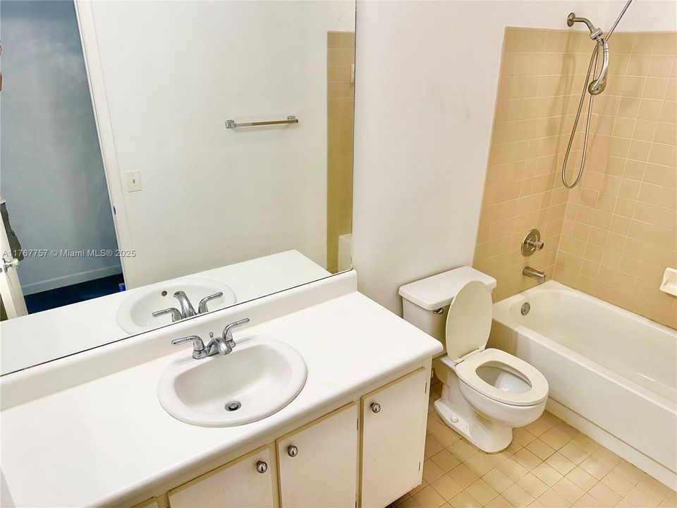 Recently Sold: $214,900 (3 beds, 2 baths, 1070 Square Feet)