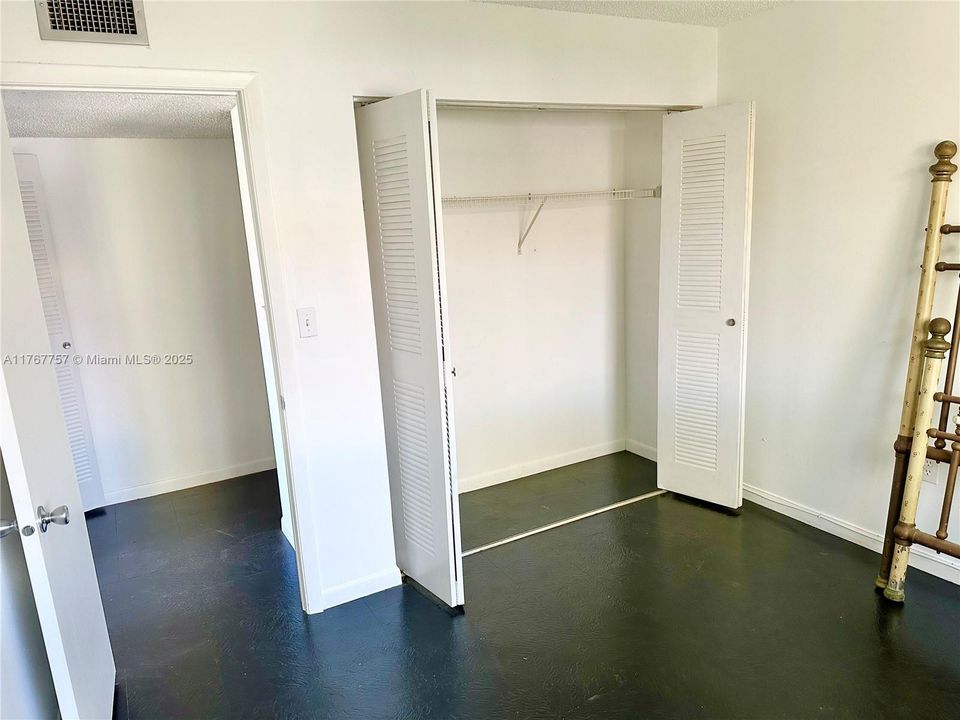 Recently Sold: $214,900 (3 beds, 2 baths, 1070 Square Feet)