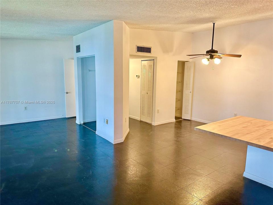 Recently Sold: $214,900 (3 beds, 2 baths, 1070 Square Feet)