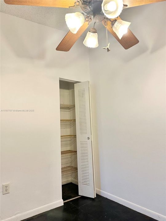 Recently Sold: $214,900 (3 beds, 2 baths, 1070 Square Feet)