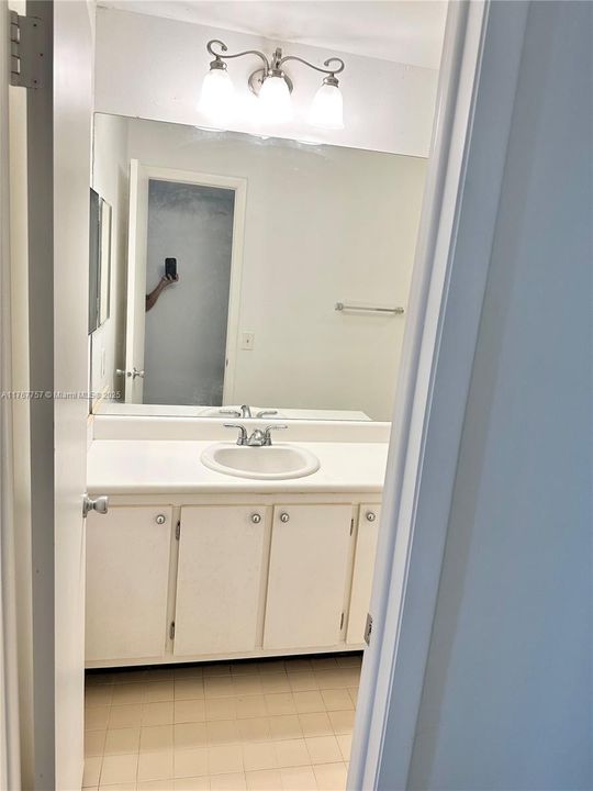 Recently Sold: $214,900 (3 beds, 2 baths, 1070 Square Feet)