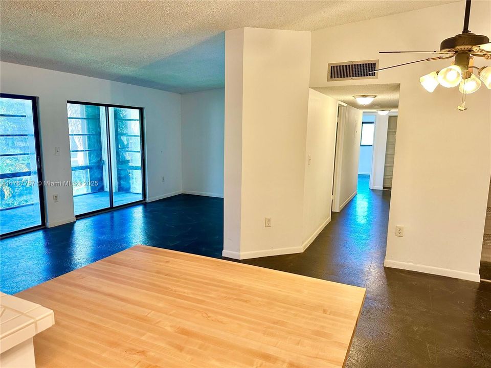 Recently Sold: $214,900 (3 beds, 2 baths, 1070 Square Feet)