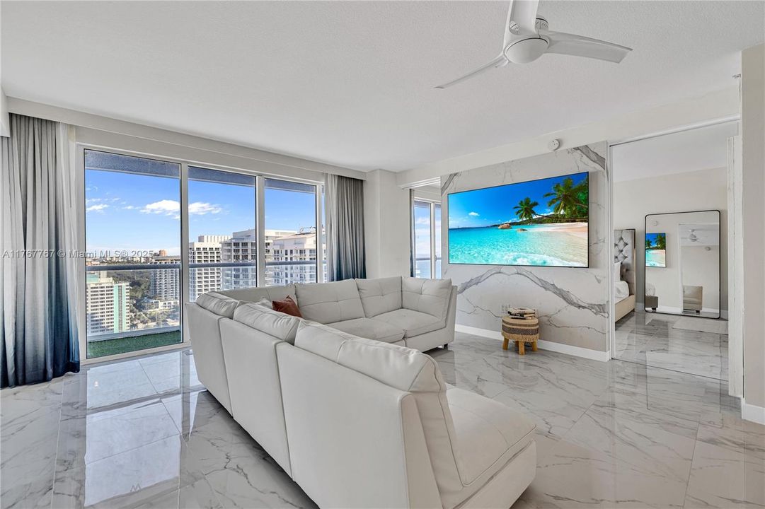 最近售出: $950,000 (2 贝兹, 2 浴室, 1176 平方英尺)