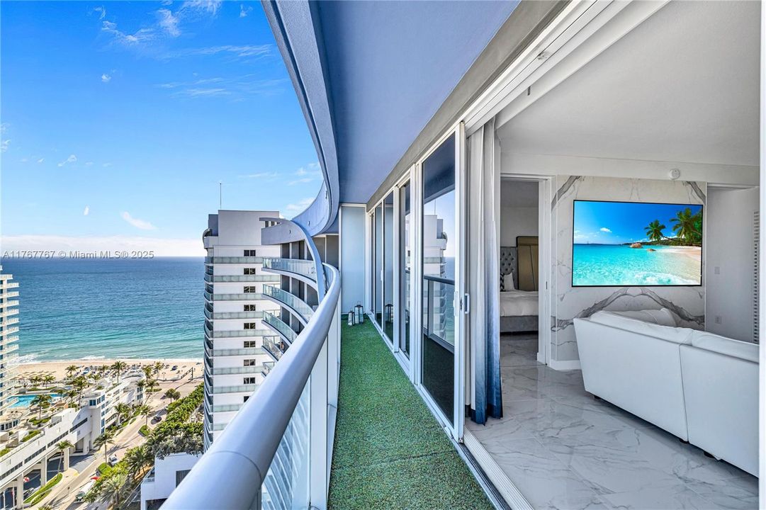 最近售出: $950,000 (2 贝兹, 2 浴室, 1176 平方英尺)