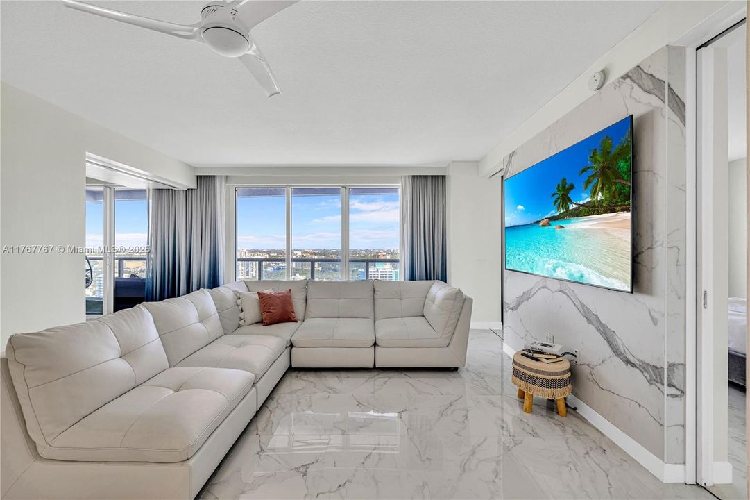 最近售出: $950,000 (2 贝兹, 2 浴室, 1176 平方英尺)